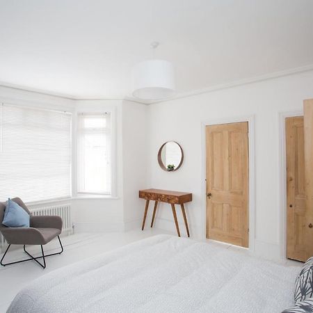 Elegant York House - On A Beach Road, Sleeps 12, With Sea Views Worthing Luaran gambar