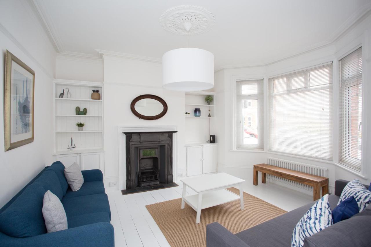 Elegant York House - On A Beach Road, Sleeps 12, With Sea Views Worthing Luaran gambar