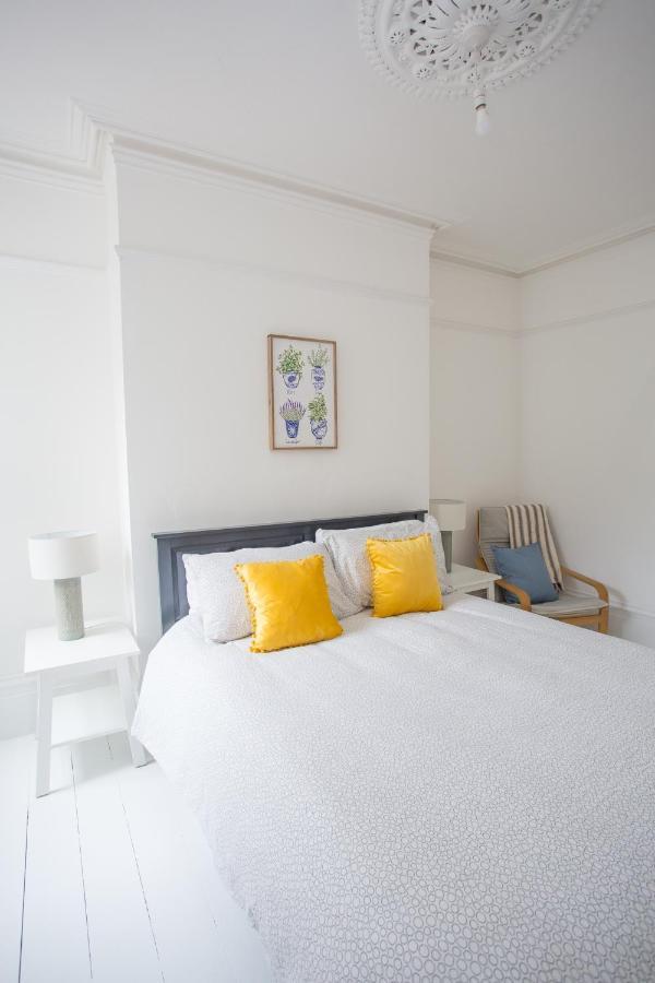 Elegant York House - On A Beach Road, Sleeps 12, With Sea Views Worthing Luaran gambar