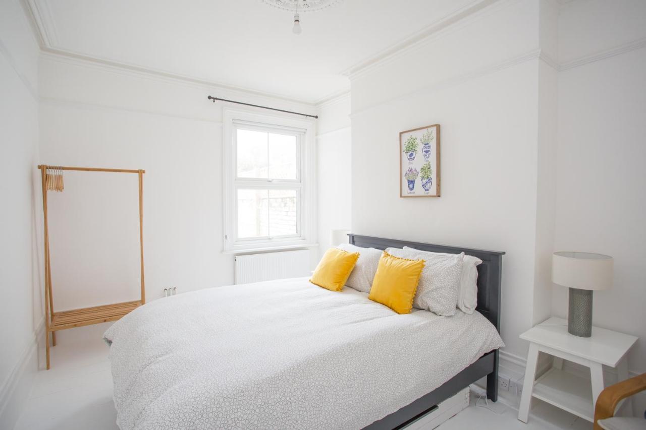 Elegant York House - On A Beach Road, Sleeps 12, With Sea Views Worthing Luaran gambar