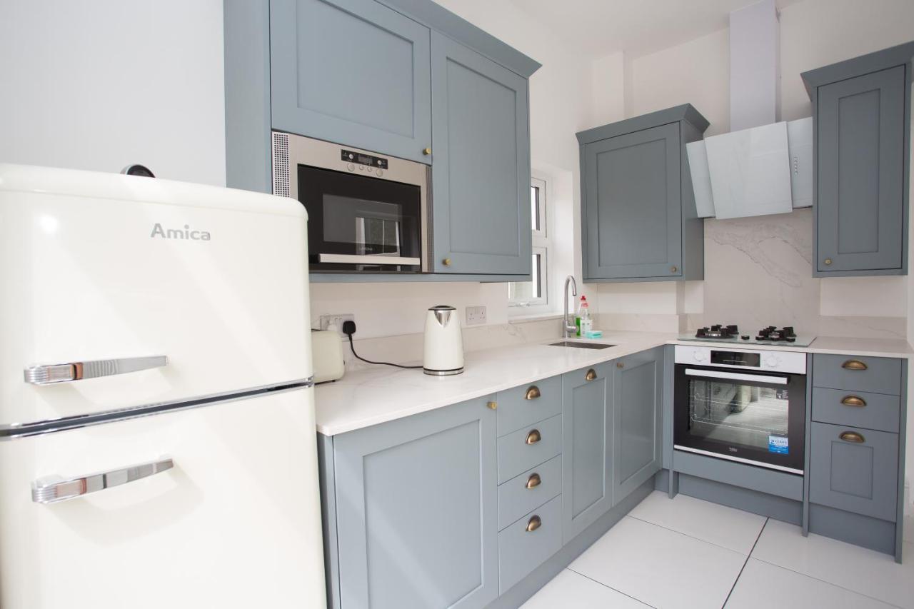 Elegant York House - On A Beach Road, Sleeps 12, With Sea Views Worthing Bilik gambar