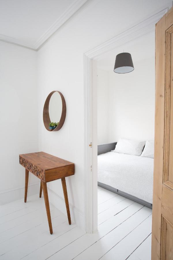 Elegant York House - On A Beach Road, Sleeps 12, With Sea Views Worthing Bilik gambar