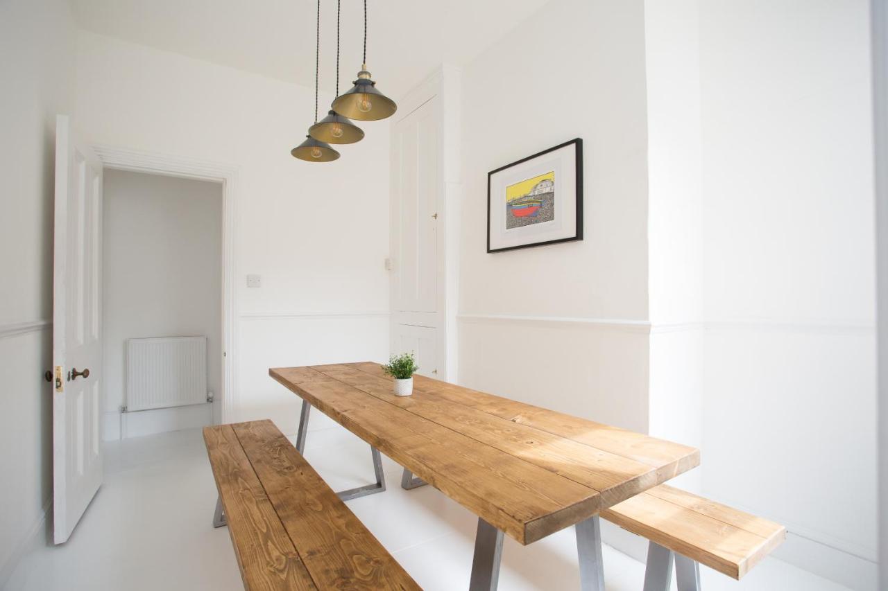 Elegant York House - On A Beach Road, Sleeps 12, With Sea Views Worthing Bilik gambar
