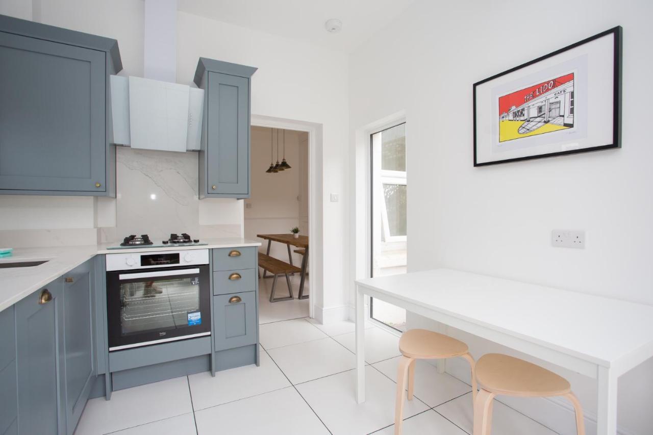 Elegant York House - On A Beach Road, Sleeps 12, With Sea Views Worthing Luaran gambar