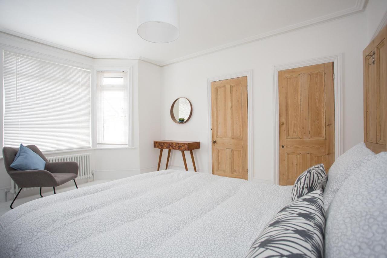 Elegant York House - On A Beach Road, Sleeps 12, With Sea Views Worthing Luaran gambar