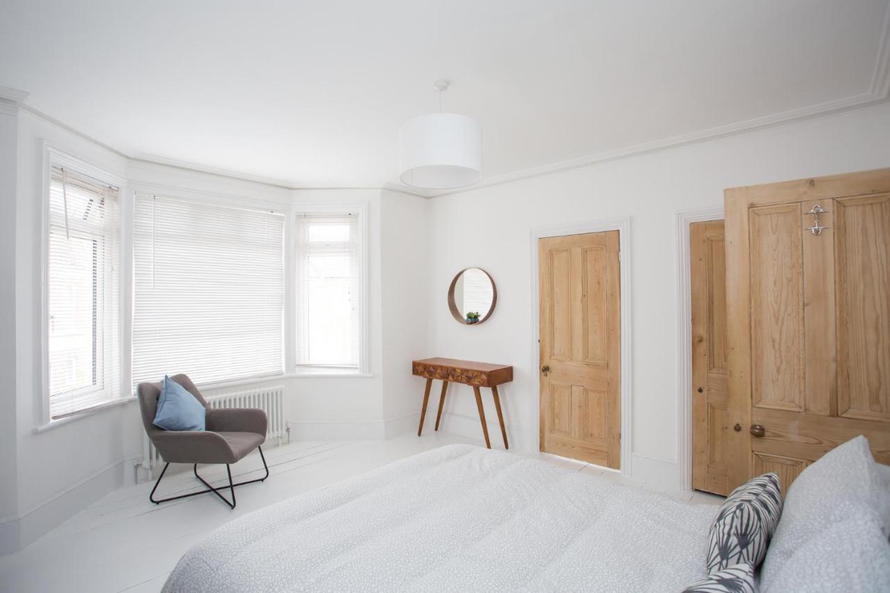 Elegant York House - On A Beach Road, Sleeps 12, With Sea Views Worthing Luaran gambar