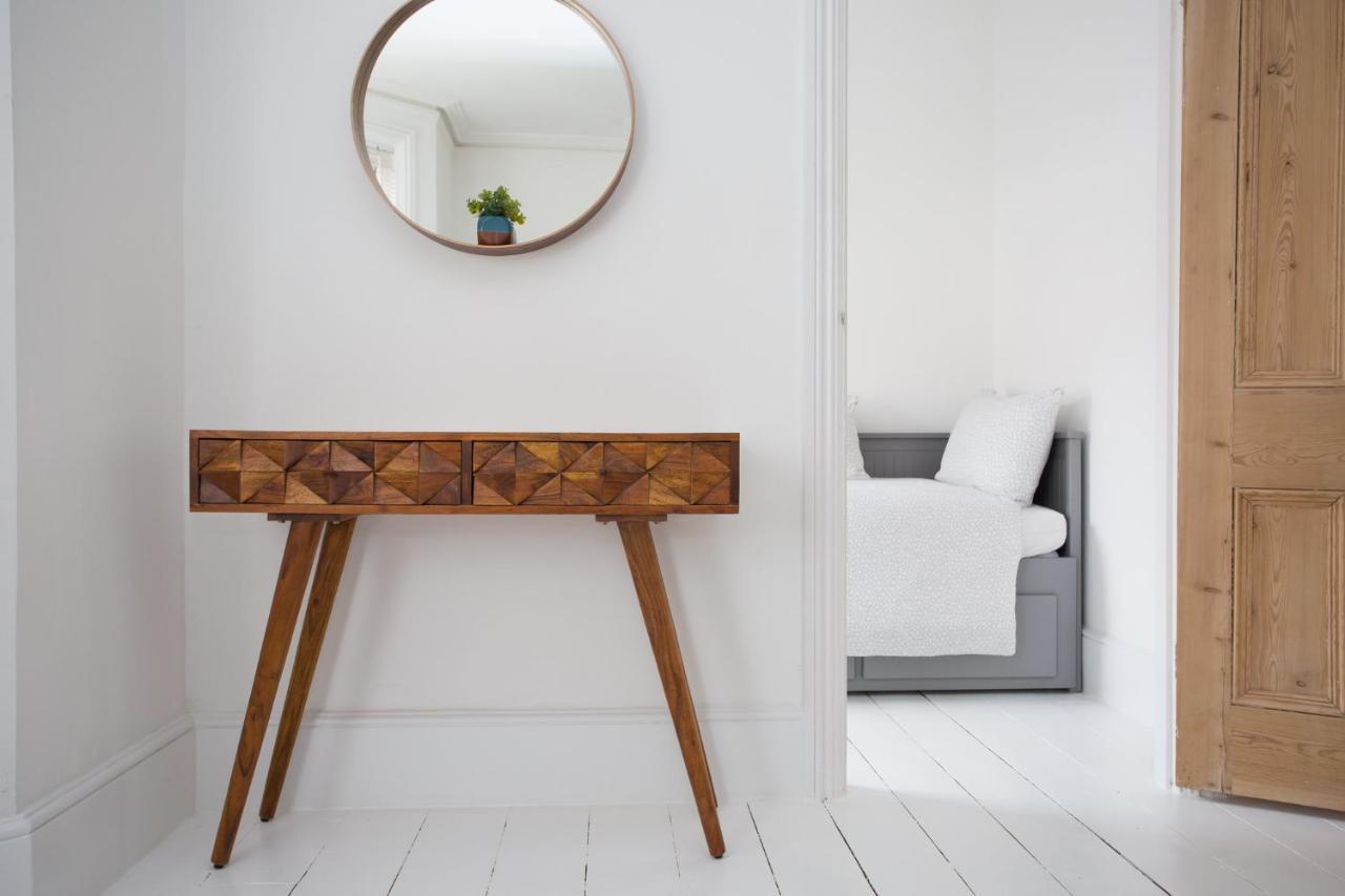 Elegant York House - On A Beach Road, Sleeps 12, With Sea Views Worthing Luaran gambar