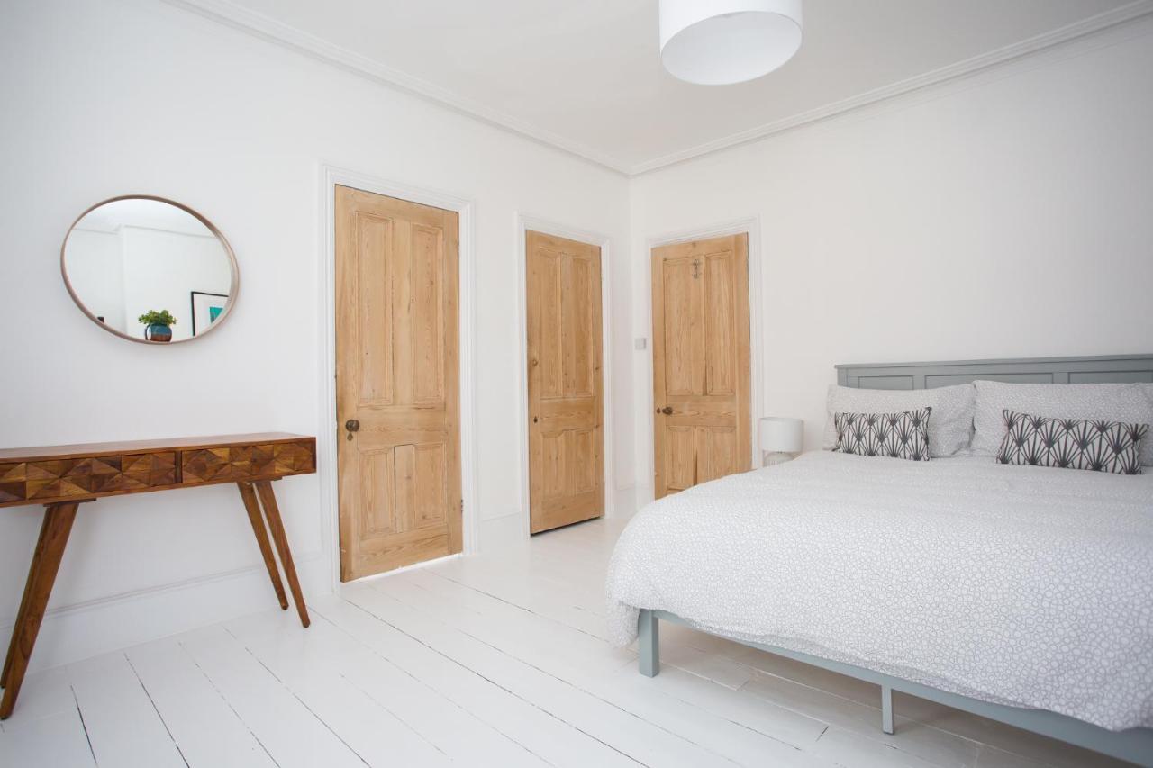 Elegant York House - On A Beach Road, Sleeps 12, With Sea Views Worthing Luaran gambar