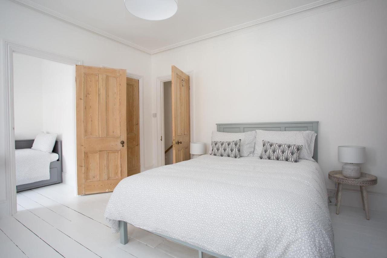 Elegant York House - On A Beach Road, Sleeps 12, With Sea Views Worthing Luaran gambar