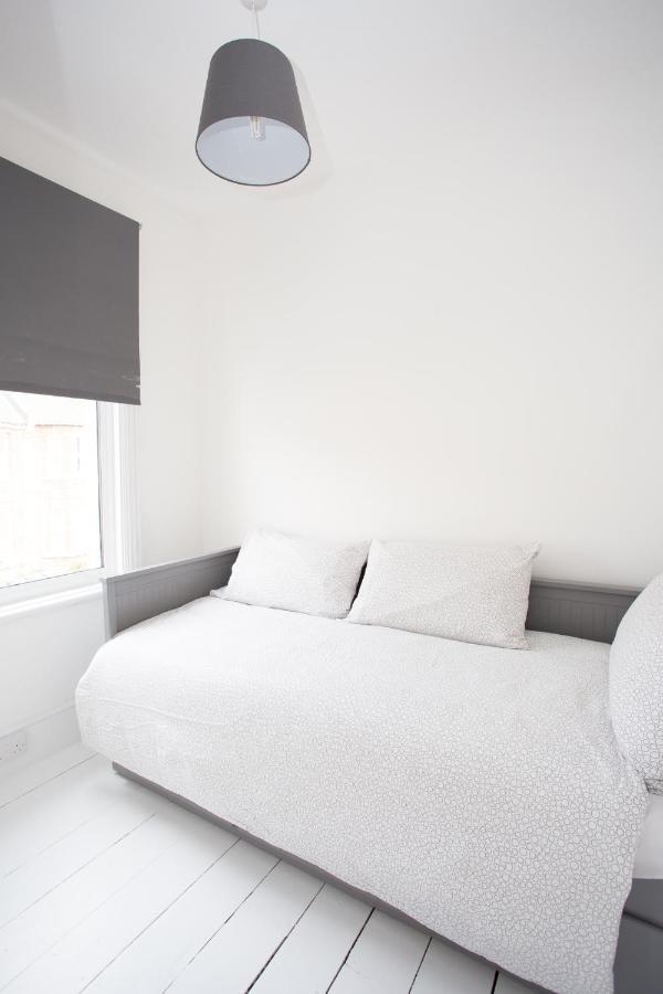Elegant York House - On A Beach Road, Sleeps 12, With Sea Views Worthing Luaran gambar