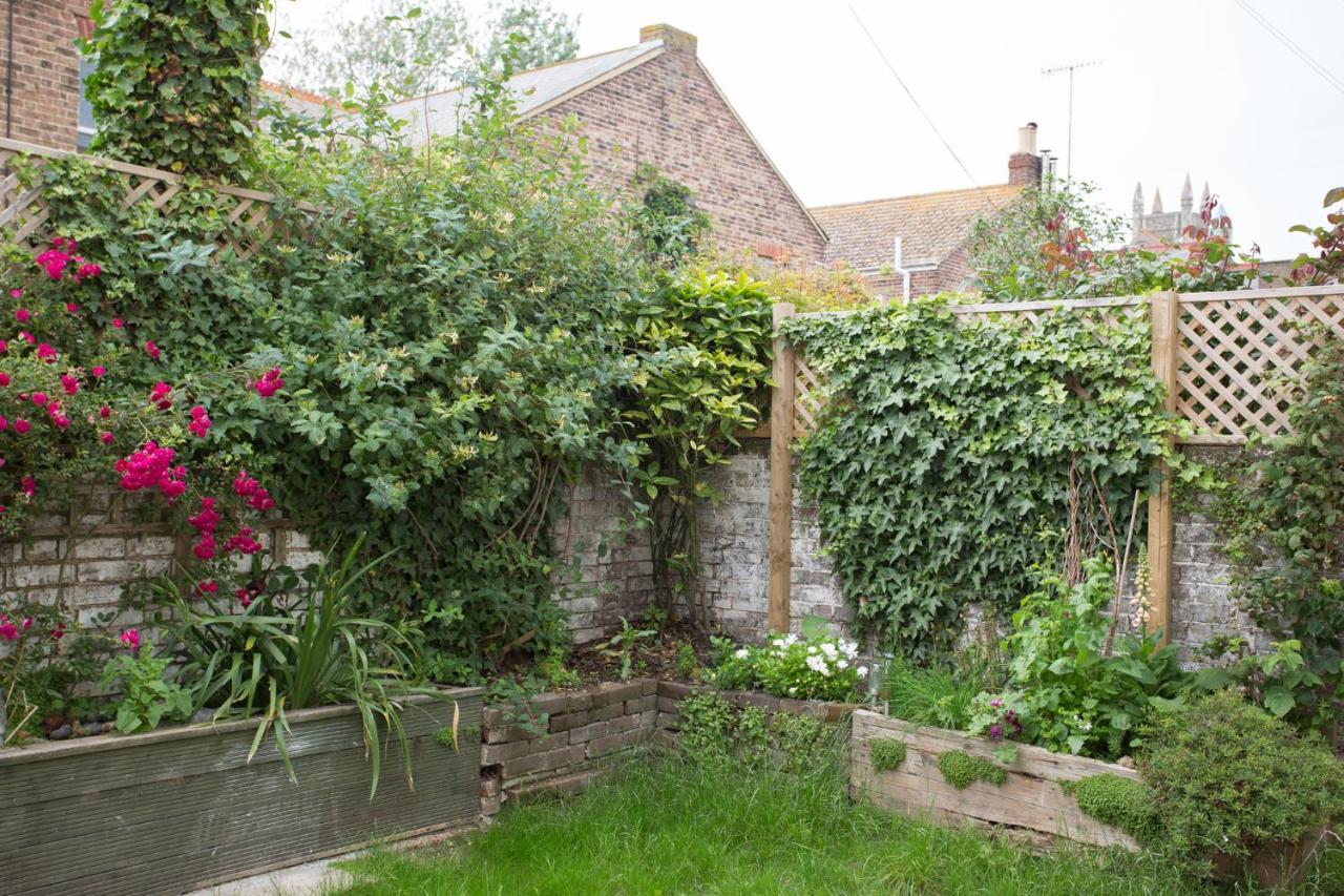 Elegant York House - On A Beach Road, Sleeps 12, With Sea Views Worthing Luaran gambar