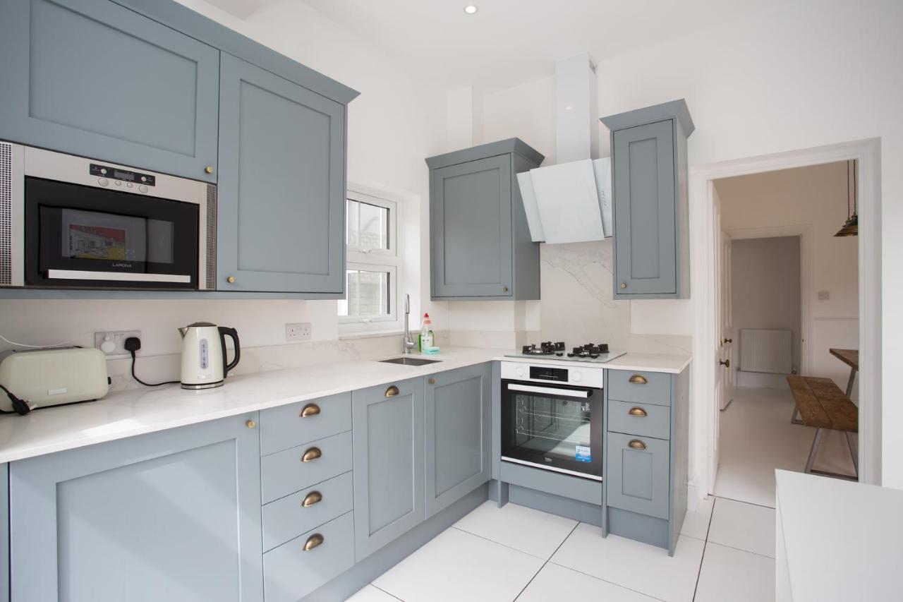 Elegant York House - On A Beach Road, Sleeps 12, With Sea Views Worthing Luaran gambar